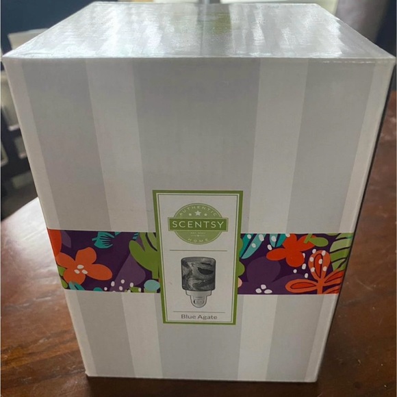 Blue agate plug in Scentsy warmer - Picture 2 of 2